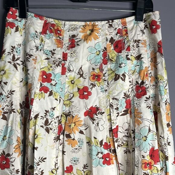 Cabi Red and Brown Floral A-Line Knee Length Skirt Zippered Back Size 4 - Picture 2 of 8
